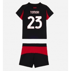 Fotbollsset Barn AC Milan Fikayo Tomori #23 Hemmatröja 2025-26 Mini-Kit Kortärmad (+ korta byxor)