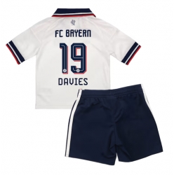 Fotbollsset Barn Bayern Munich Alphonso Davies #19 Bortatröja 2026-27 Mini-Kit Kortärmad (+ korta byxor)