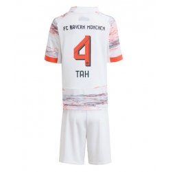 Fotbollsset Barn Bayern Munich Jonathan Tah #4 Bortatröja 2025-26 Mini-Kit Kortärmad (+ korta byxor)
