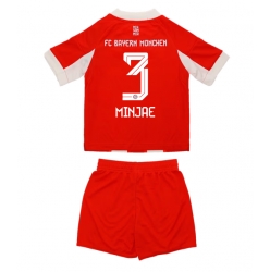 Fotbollsset Barn Bayern Munich Kim Min-jae #3 Hemmatröja 2025-26 Mini-Kit Kortärmad (+ korta byxor)