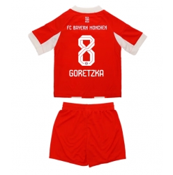 Fotbollsset Barn Bayern Munich Leon Goretzka #8 Hemmatröja 2025-26 Mini-Kit Kortärmad (+ korta byxor)