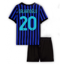 Fotbollsset Barn Inter Milan Hakan Calhanoglu #20 Hemmatröja 2025-26 Mini-Kit Kortärmad (+ korta byxor)