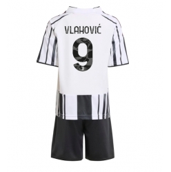 Fotbollsset Barn Juventus Dusan Vlahovic #9 Hemmatröja 2025-26 Mini-Kit Kortärmad (+ korta byxor)