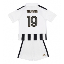 Fotbollsset Barn Juventus Khephren Thuram #19 Hemmatröja 2026-27 Mini-Kit Kortärmad (+ korta byxor)