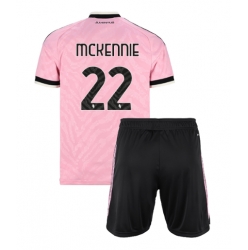 Fotbollsset Barn Juventus Weston McKennie #22 Bortatröja 2026-27 Mini-Kit Kortärmad (+ korta byxor)