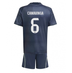 Fotbollsset Barn Real Madrid Eduardo Camavinga #6 Bortatröja 2025-26 Mini-Kit Kortärmad (+ korta byxor)
