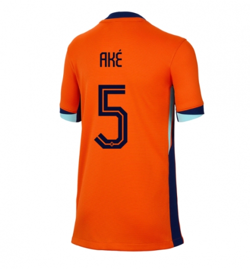 Nederländerna Nathan Ake #5 Hemmatröja EM 2024 Dam Kortärmad Nederländerna Nathan Ake #5 Hemmatröja EM 2024 Dam Kortärmad